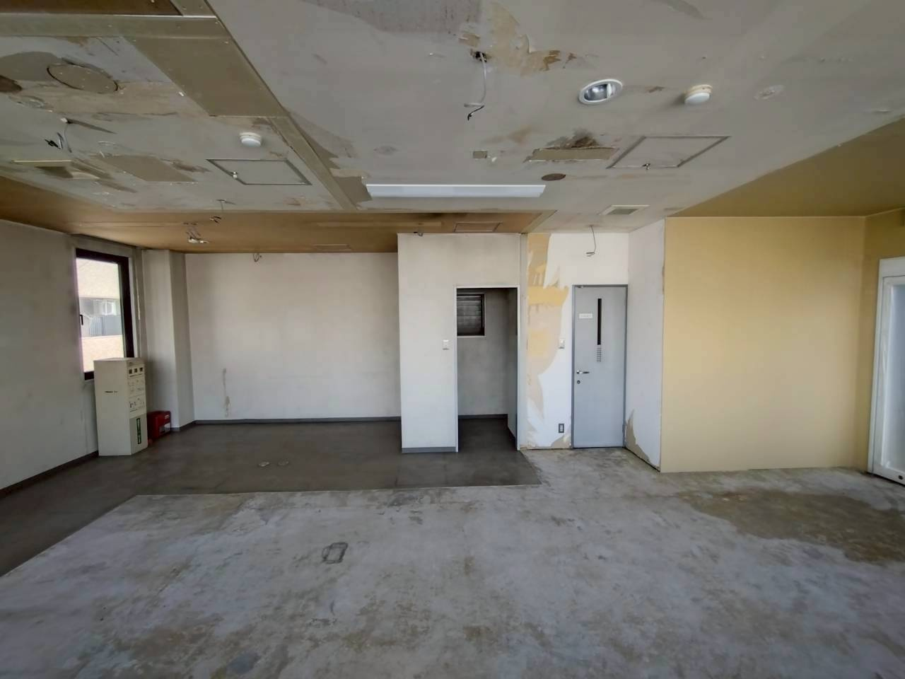 天野ビルのロビー