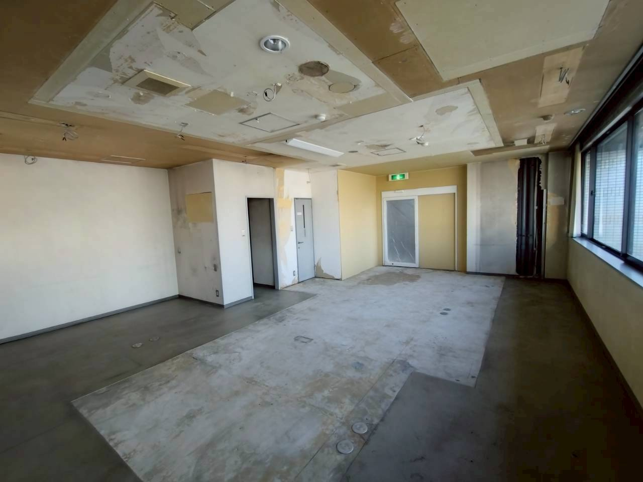 天野ビルのロビー