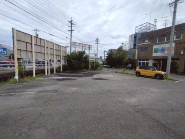 天野ビルの駐車場