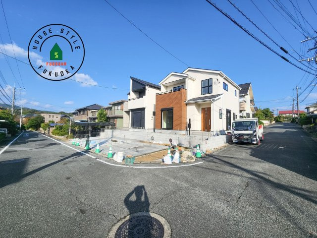 筑紫野市美しが丘北2丁目第1-2棟（2号棟）の前面道路含む現地写真|見学の時間などお気軽にお問い合わせ下さい。