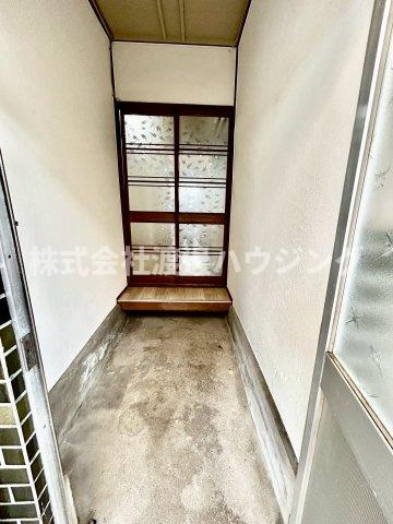 門真市大池町テラスハウスの玄関