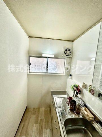門真市大池町テラスハウスのその他|キッチン側に窓