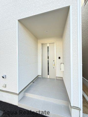丸亀市城東町１丁目の新築一戸建の玄関|ゆったりとした玄関です