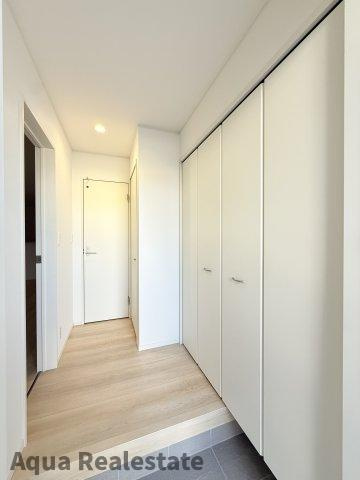 丸亀市城東町１丁目の新築一戸建の玄関|きれいな玄関です