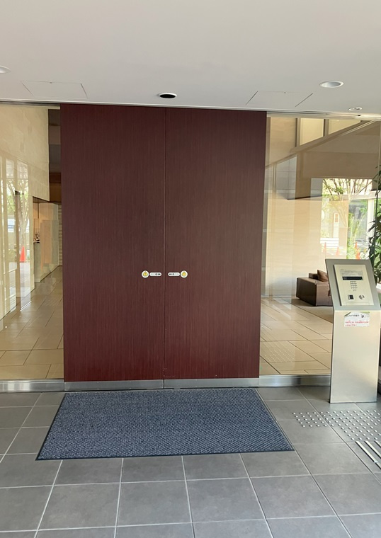 プラウドシティ金町アベニューのエントランス