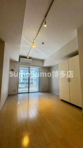 レジディア西新の居間・リビング|こちらのリビングで趣味の時間をお楽しみください