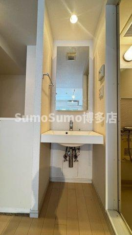 レジディア西新の洗面所|スペースが確保できる洗面所です