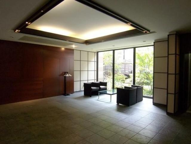 パークアクシス青山骨董通りのロビー