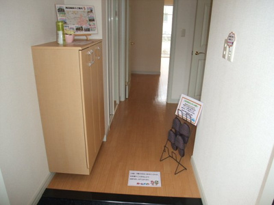 【玄関】 | サンタプレイス | 玄関（反転）