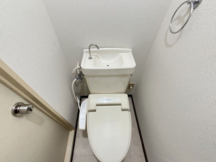 フリーダムのトイレ|落ち着いた色調のトイレです
