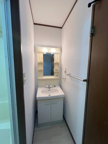 コンフォート小鴨の洗面所|同物件の別部屋です。現状優先です。