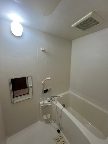 コンフォート小鴨の浴室|同物件の別部屋です。現状優先です。