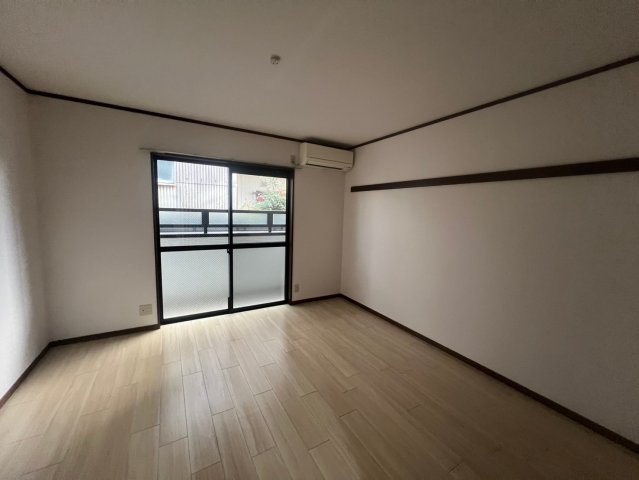 コンフォート小鴨の居間・リビング|同物件の別部屋です。現状優先です。