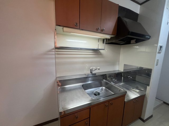 コンフォート小鴨のキッチン|同物件の別部屋です。現状優先です。