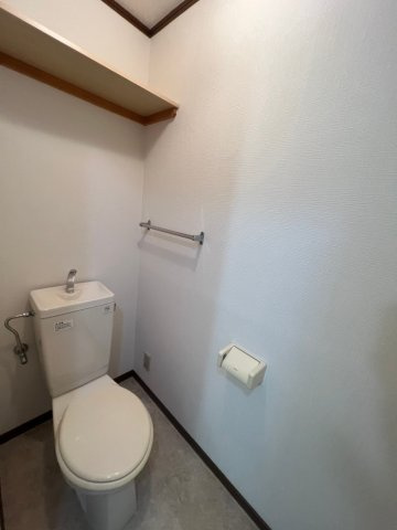 コンフォート小鴨のトイレ|同物件の別部屋です。現状優先です。