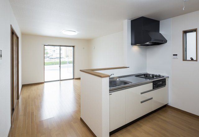 あま市坂牧日吉の一戸建てのキッチン|同タイプの別物件です。現状優先となります。