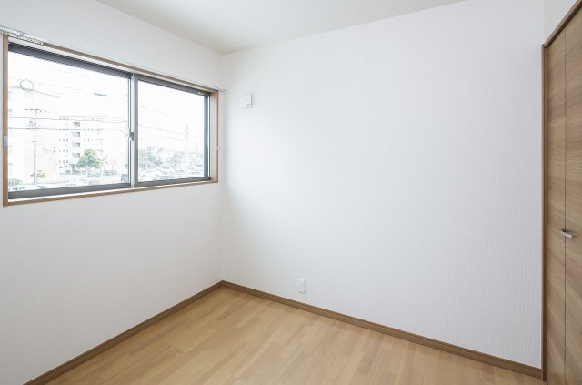 あま市坂牧日吉の一戸建ての洋室|同タイプの別物件です。現状優先となります。