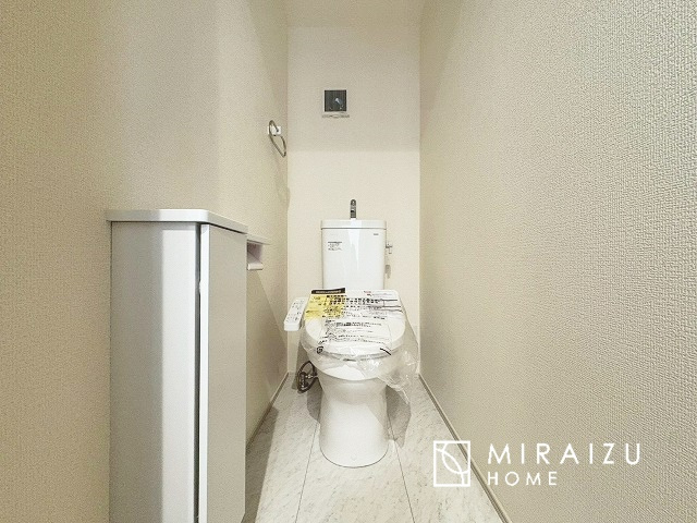 【収納】 | 収納あり、自然な採光ありの洋室。家族みんなが気持ち良く目覚められる、過ごしやすい主寝室などにもお勧め。もちろん、ペットもご一緒に。