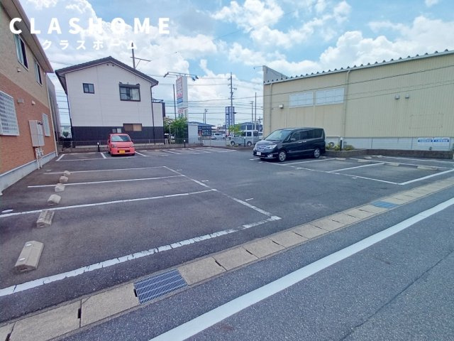 アンプルール　リーブル　オルメール　　刈谷市近郊の賃貸はクラスホーム刈谷店の駐車場