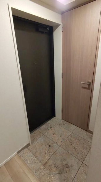 クラッシィハウス御池柳馬場の玄関