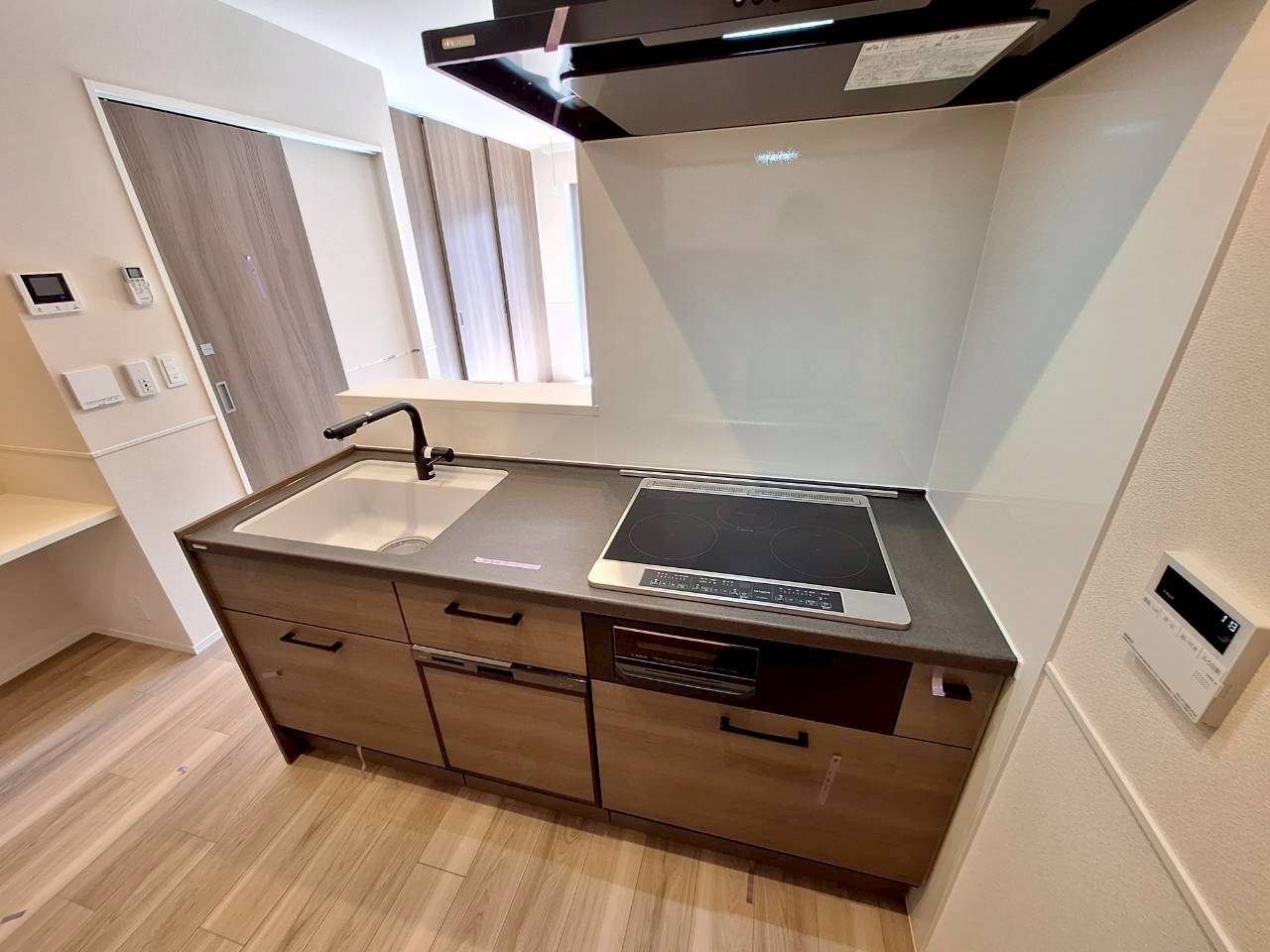 チャコールＭのエントランス|新築★耐震・耐火構造の旭化成へーベルメゾン