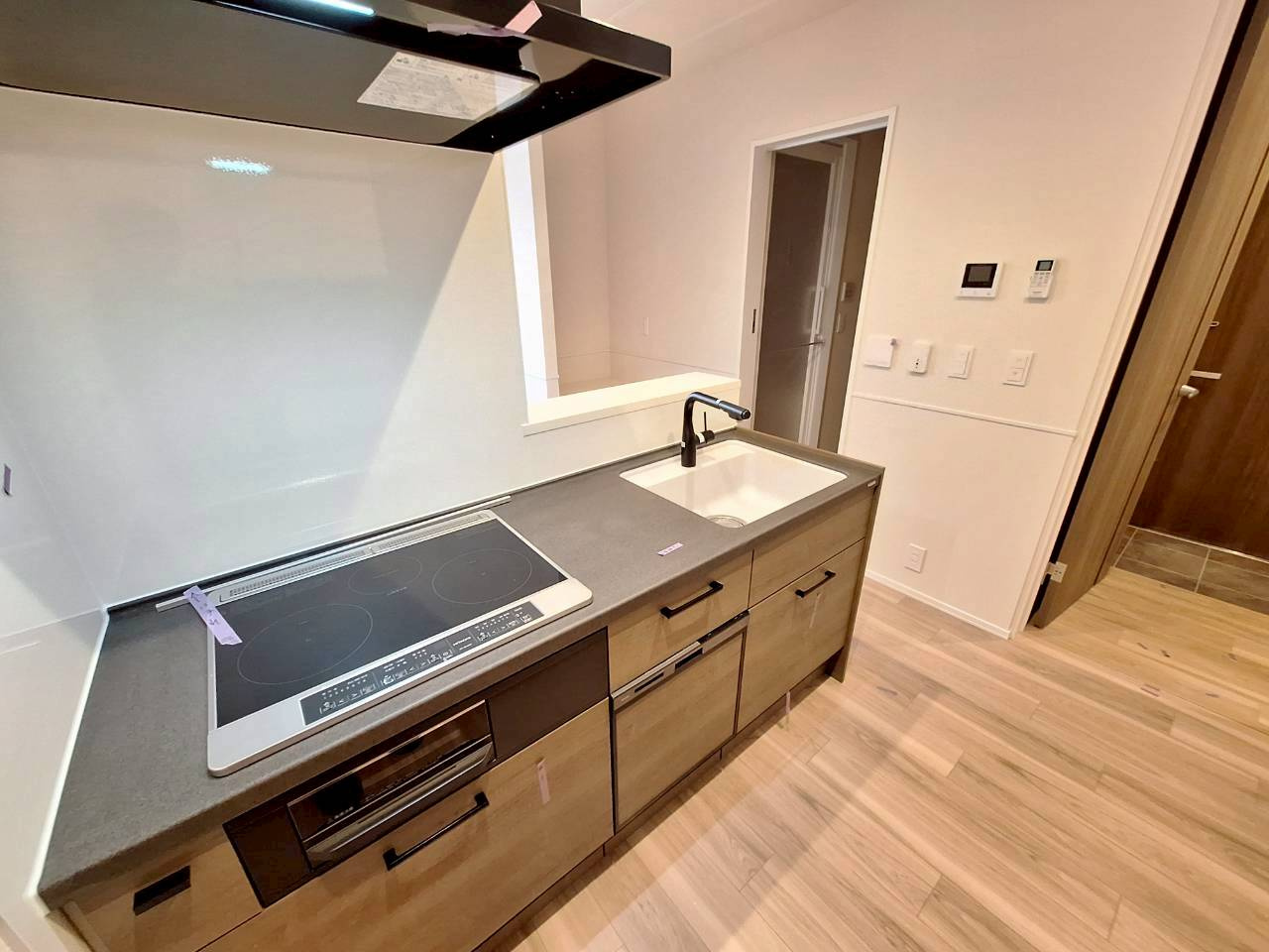 チャコールＭのエントランス|新築★耐震・耐火構造の旭化成へーベルメゾン