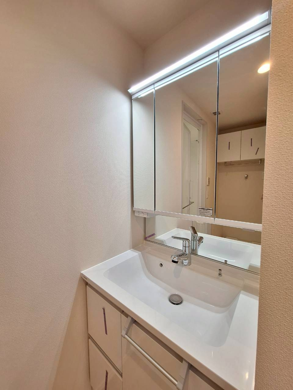 チャコールＭのエントランス|新築★耐震・耐火構造の旭化成へーベルメゾン