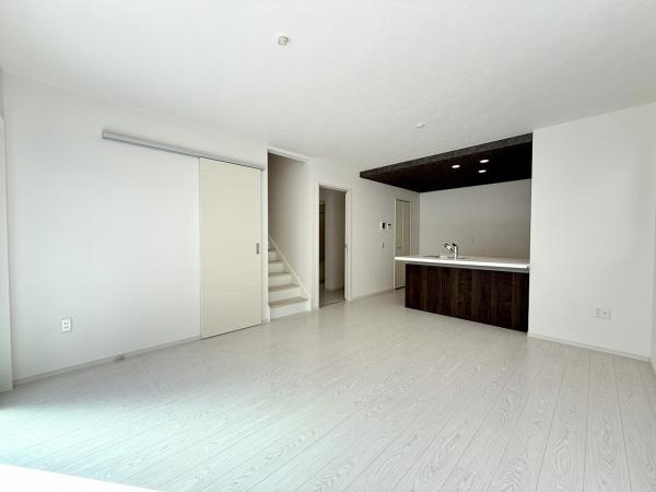 【居間・リビング】 | 垂水区歌敷山1期1号棟　新築未入居