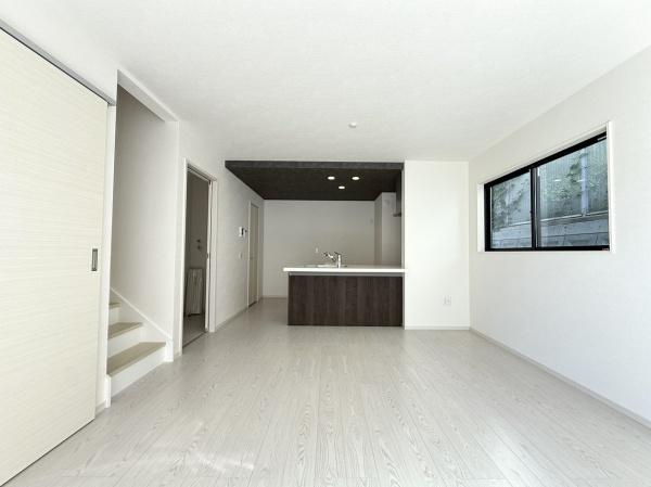 【居間・リビング】 | 垂水区歌敷山1期1号棟　新築未入居