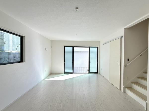 【居間・リビング】 | 垂水区歌敷山1期1号棟　新築未入居