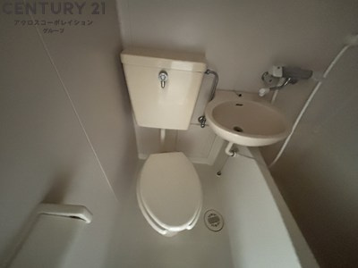 浴室内にトイレがあります☆
