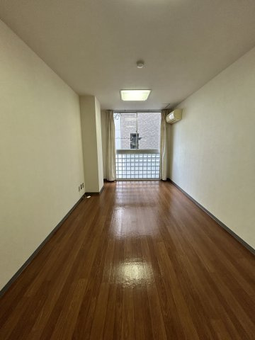 岡田ビルの居間・リビング