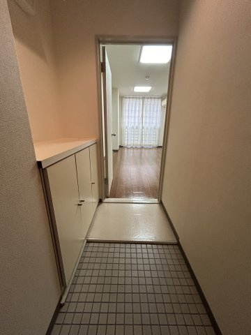 岡田ビルの玄関