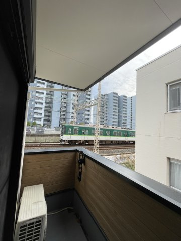 ALEGRIA寝屋川平池町のバルコニー|他階の同間取りを示しております。