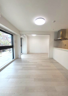 【洋室】 | グリーンスクエアみその | 仕切り扉をオープンにして、広く使うこともできます。