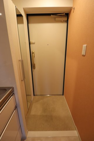 GENOVIA東川口の玄関