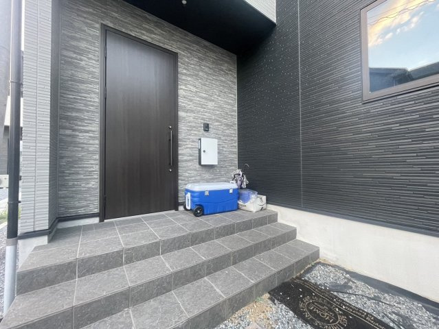 15分圏内に駅＋商業施設多数♪築2年♪佐野市堀米町のエントランス