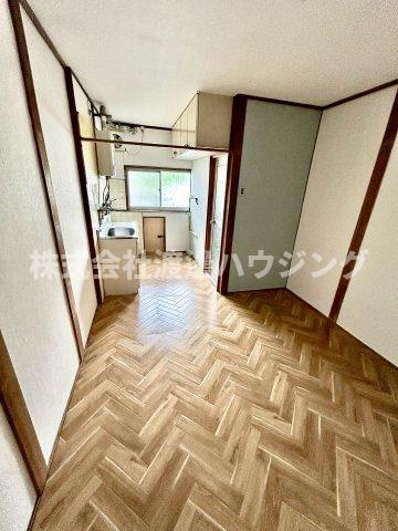 明美の里町テラスハウスの居間・リビング