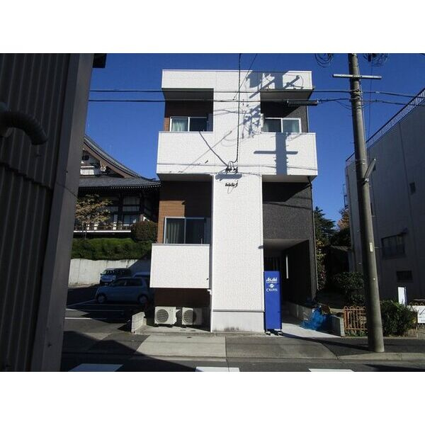 LUNA　FORZA神宮西のエントランス