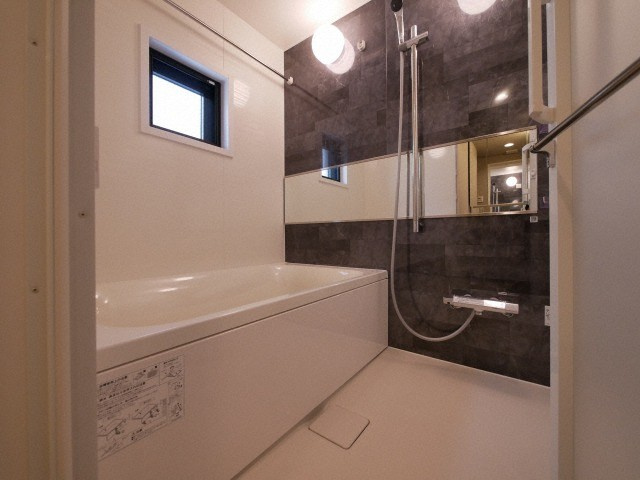 シーズンフラッツ阿波座の浴室