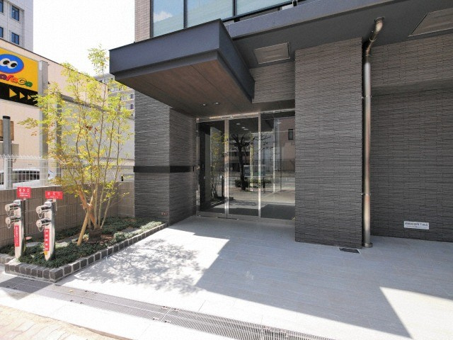 シーズンフラッツ阿波座のエントランス