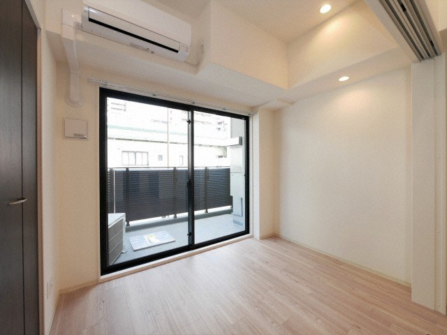 シーズンフラッツ阿波座の洋室