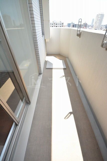 パークフラッツ野田阪神駅前のバルコニー