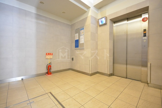 パークフラッツ野田阪神駅前のロビー