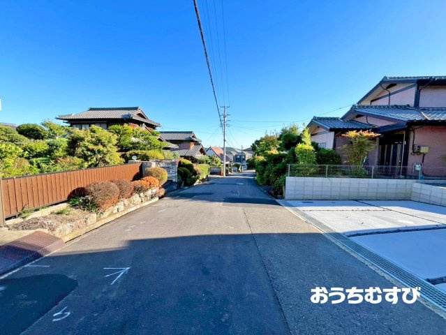 春日井市石尾台3丁目(全2棟)の前面道路含む現地写真
