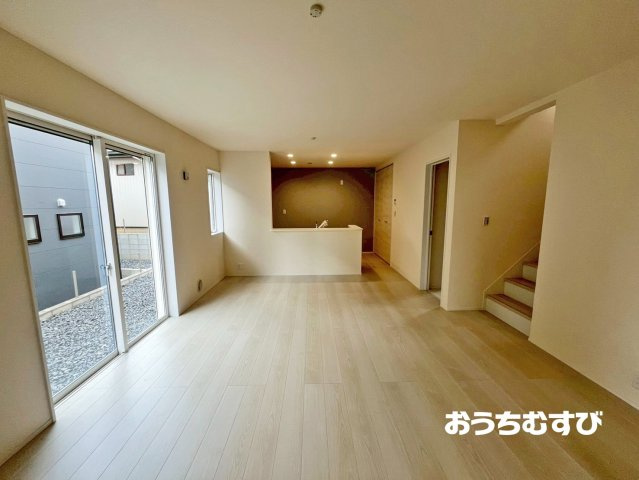 春日井市石尾台3丁目(全2棟)の居間・リビング