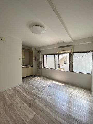 ウィーズ板宿の居間・リビング