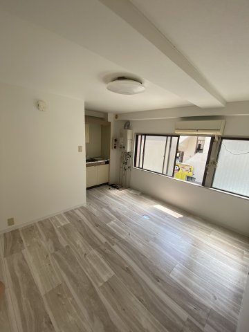 ウィーズ板宿の居間・リビング