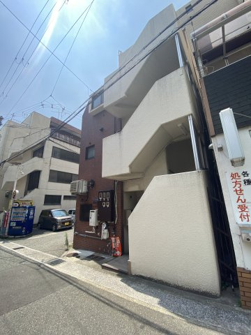 ウィーズ板宿のエントランス