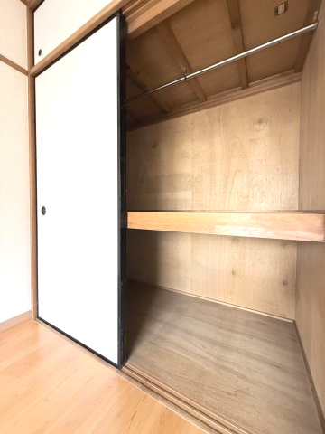 レピュート平田の収納|収納の中にパイプハンガーつけました